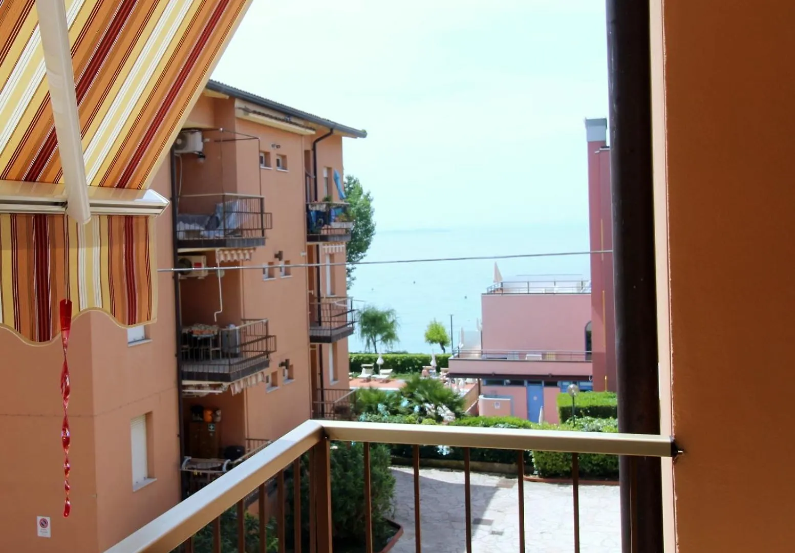 Lussuoso Appartamento Vista Lago Con Spiaggia Privata Garda  Garda (Verona)